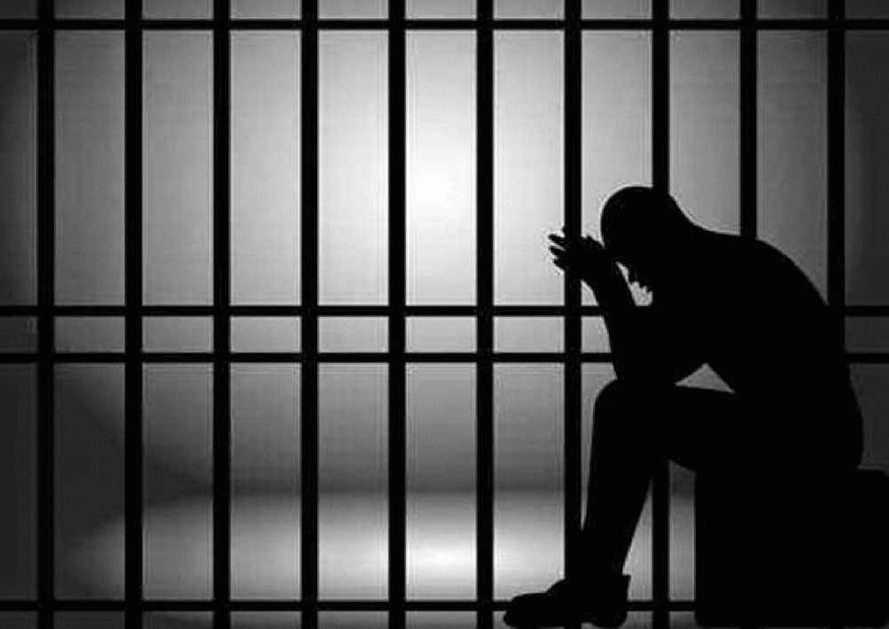 الحبس سنة مع النفاذ لشاب اعتدى على شرطيين حضرا للقبض عليه