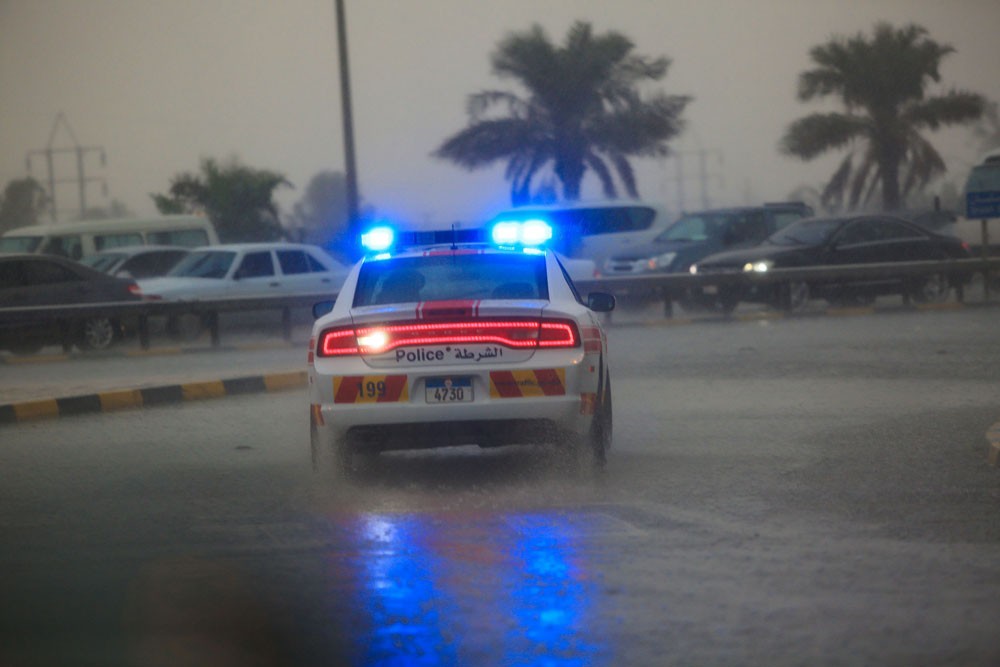 بالصور : أمطار رعدية غزيرة على مناطق واسعة من البحرين، و انقطاع للتيار الكهربائي و "الأنترنت"