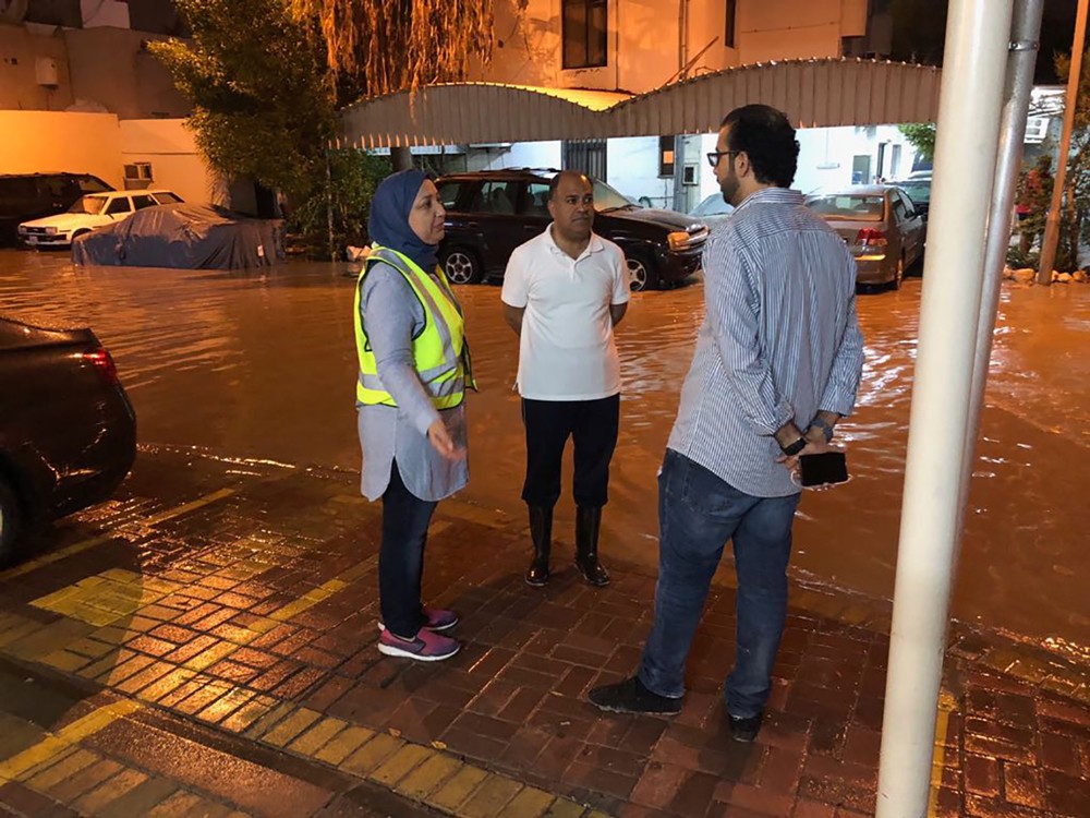 مدير عام أمانة العاصمة تتفقد المناطق المتضررة من مياه الأمطار