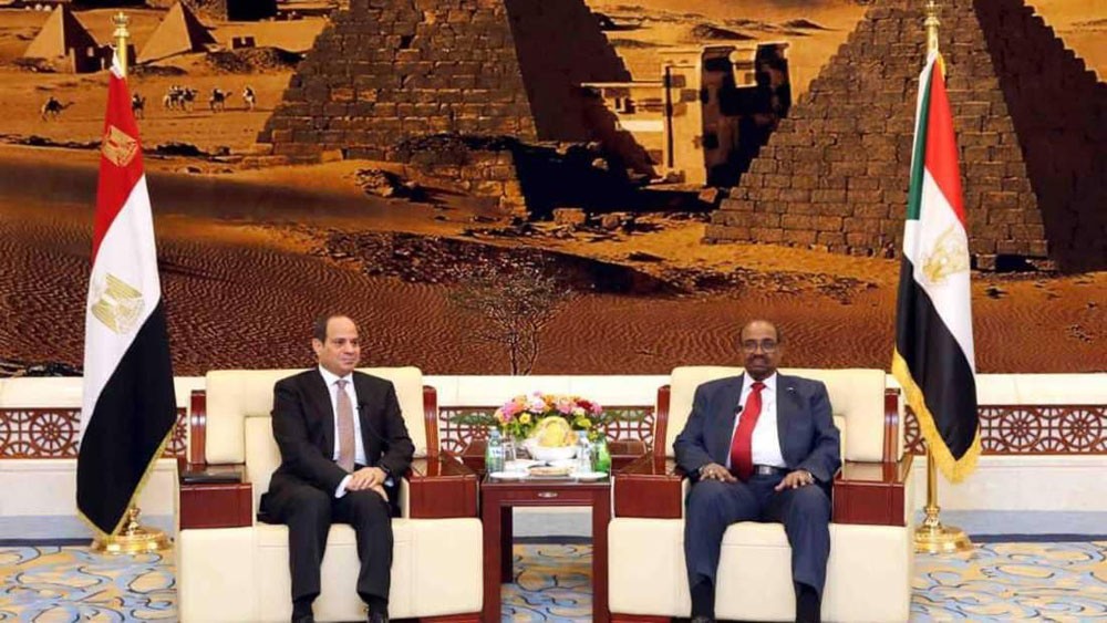 البشير يستضيف السيسي في قمة مصرية سودانية