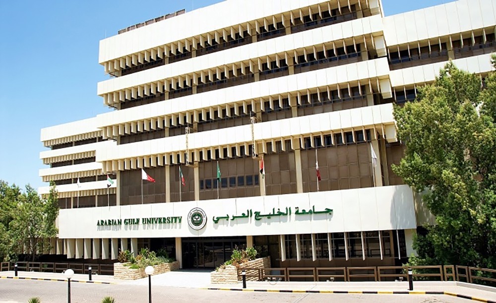 وزيرة التعليم العالي العمانية تشيد بنتائج خريجو جامعة الخليج العربي المشرفة