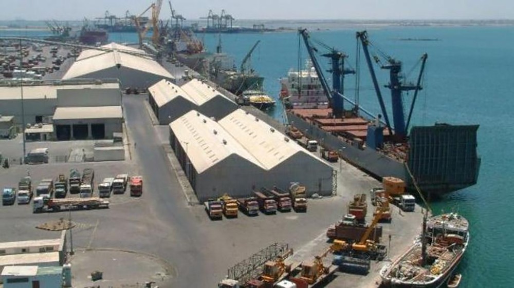 اليمن.. وصول أول ناقلة نفط سعودية إلى ميناء عدن