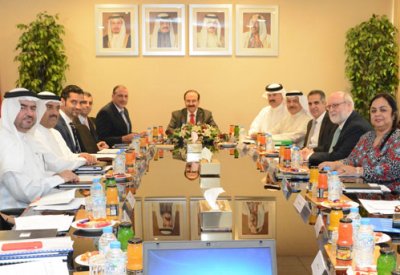 ميرزا يبحث دليل المباني الخضراء والتبريد المركزي والسيارات الكهربائية