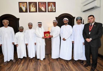 وكيل البلديات يستعرض مع وفد بلدية مسقط تطور العمل البلدي في البحرين
