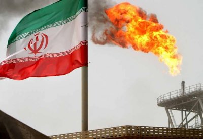 استثناءات عقوبات إيران تهبط بأسعار النفط