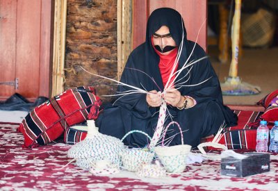 تواصل فعاليات مهرجان الحرف والصناعات التقليدية في العين