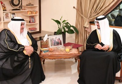 سمو الشيخ عيسى بن سلمان يزور عدد من الأسر بمناسبة "ديوالي"