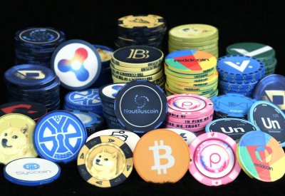 20 عملة رقمية تزلزل عرش "بتكوين" بمكاسب صاروخية