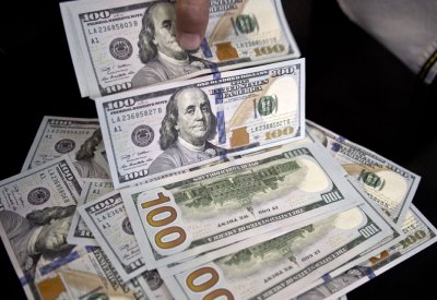 الدولار يواصل مكاسبه بدعم من نتائج انتخابات الكونغرس