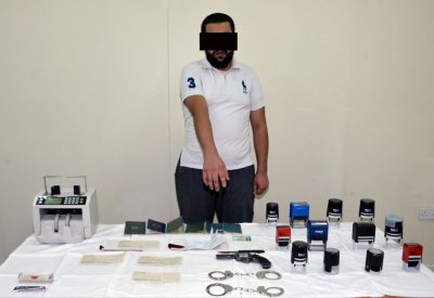إحالة 28 شخصا للنيابة بينهم موظفون بجهات حكومية بعد القبض عليهم في وقائع تزوير جوازات وأختام سفر وتأشيرات