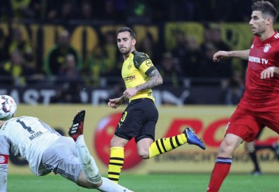ألكاسير يمنح دورتموند الفوز على بايرن ويعقد موقف كوفاتش