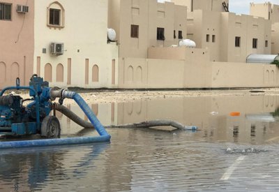 وزارة الإسكان : تضرر محدود بعدد من المشاريع وسحب مياه الأمطار في وقت قياسي