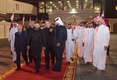 ناصر بن حمد في مقدمة مودعي فخامة رئيس جمهورية الشيشان