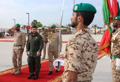 رئيس جمهورية الشيشان الصديقة يقوم بزيارة إلى الحرس الملكي