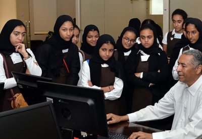 طالبات مدرسة الحد الإعدادية تزور وكالة انباء البحرين