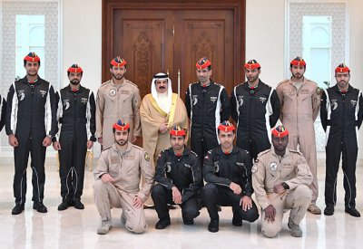 جلالة الملك يشيد بمشاركة فريق فرسان الإمارات في معرض البحرين الدولي للطيران