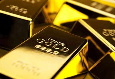  الذهب يسجل مكاسب طفيفة مع تراجع الدولار