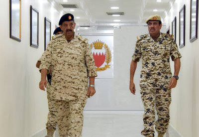 القائد العام يقوم بزيارة تفقدية إلى عدد من وحدات قوة دفاع البحرين‎