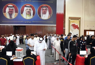 54 مركزا عاما وفرعيا في شتى أرجاء البحرين تستقبل منذ صباح اليوم الناخبين ممن يحق لهم التصويت