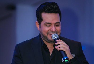 حاتم العراقي يحتفل باليوم الوطني للإمارات 