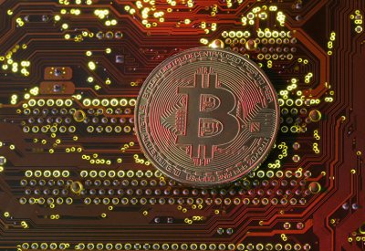"البيتكوين" يواصل الهبوط