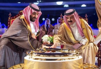 جلالة الملك المفدى وسمو ولي العهد السعودي يدشنان خط أنابيب النفط الجديد 