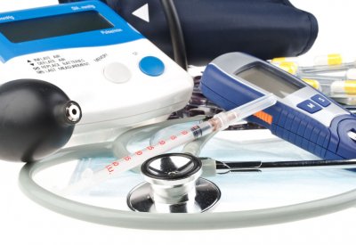 القبض على امرأتين تزاولين مهنة الطب بدون ترخيص