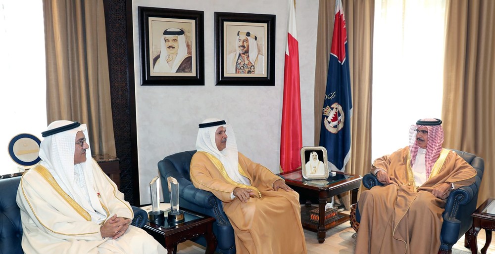 وزير الداخلية يهنئ محافظتي العاصمة والشمالية ويشيد بجهود العاملين وحرصهم على التميز