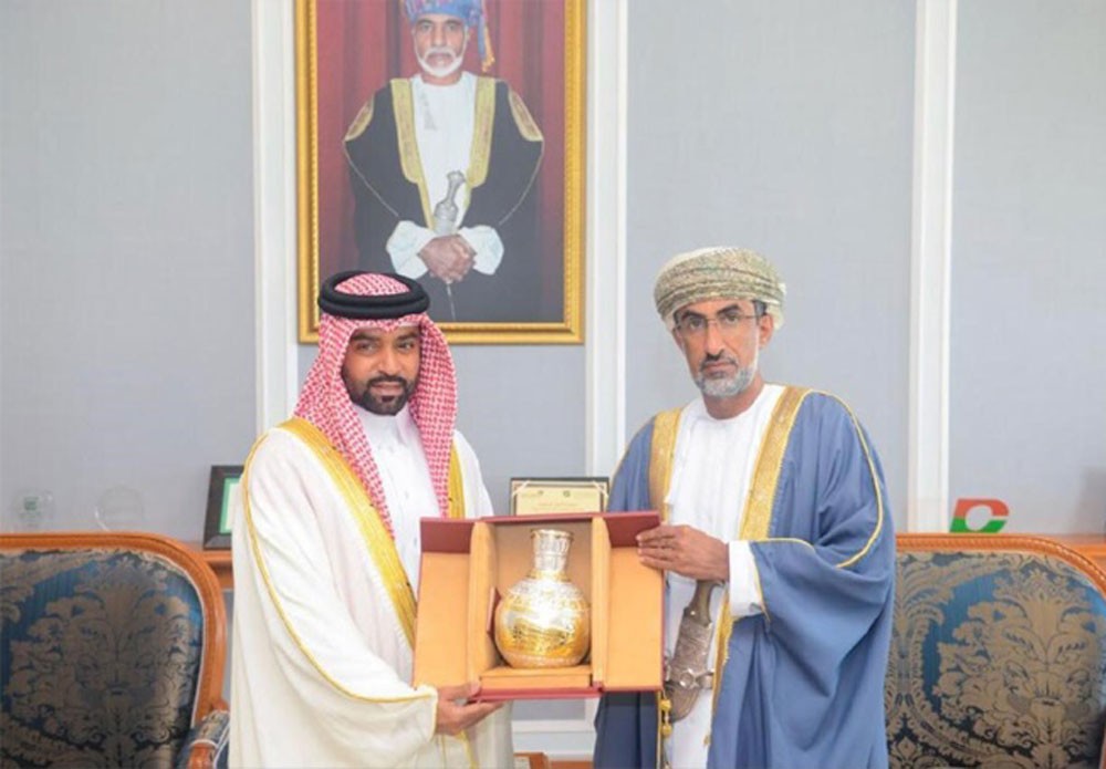 سمو نائب رئيس الأعلى للبيئة يستعرض مع وزير البيئة العماني تطوير التعاون