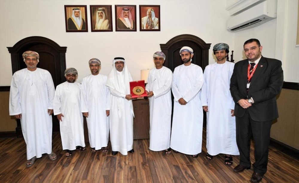 وكيل البلديات يستعرض مع وفد بلدية مسقط تطور العمل البلدي في البحرين