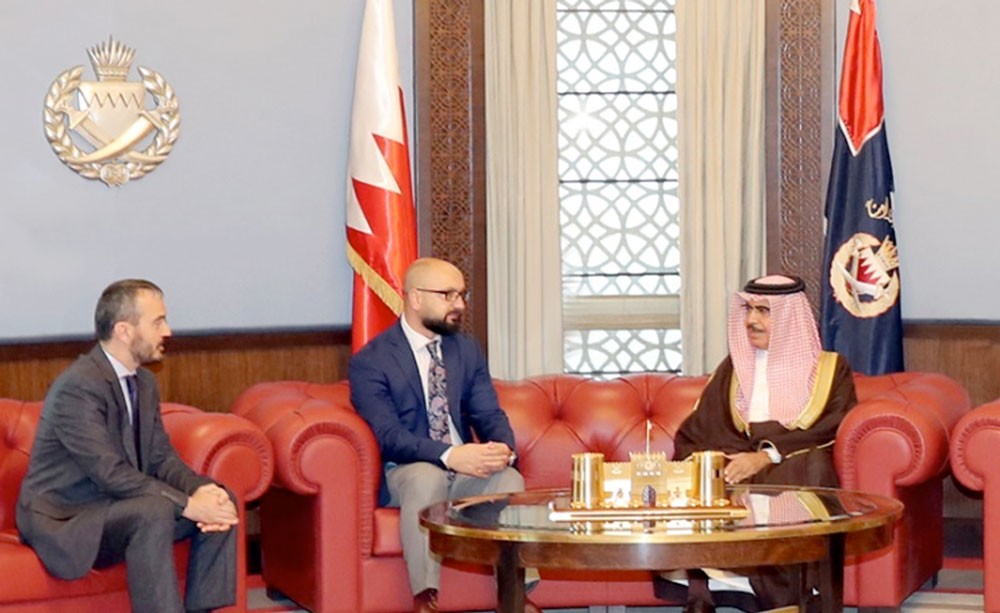 وزير الداخلية يؤكد أهمية التعاون وتبادل الخبرات في مجال العمل الأمني