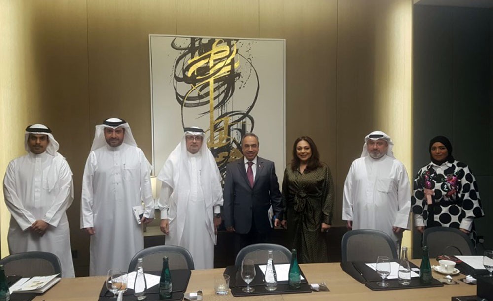 وزير الأشغال يطلع على تجربة إدارة المخلفات في الكويت