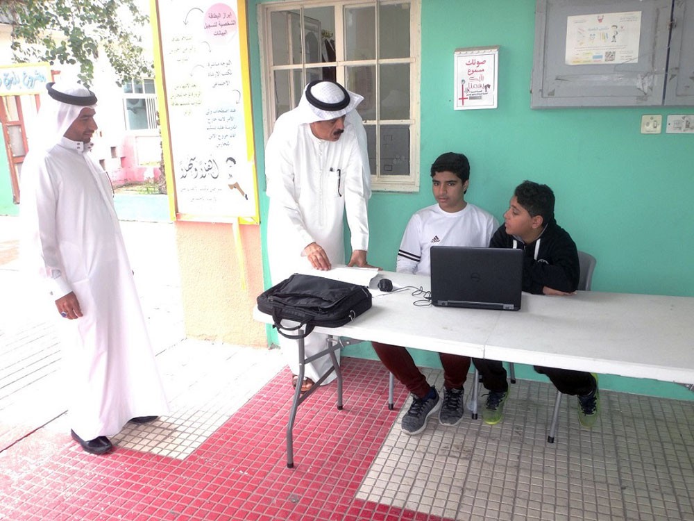 وزير التربية يطلع على أنشطة تعزيز المواطنة في إعدادية أوال للبنين