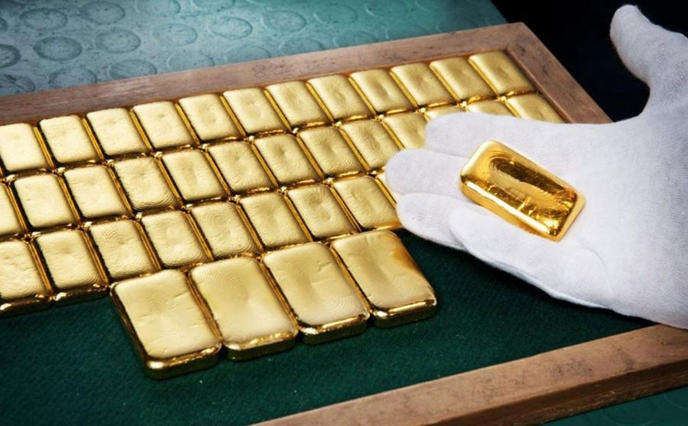  الذهب يرتفع 1% مع تراجع الدولار