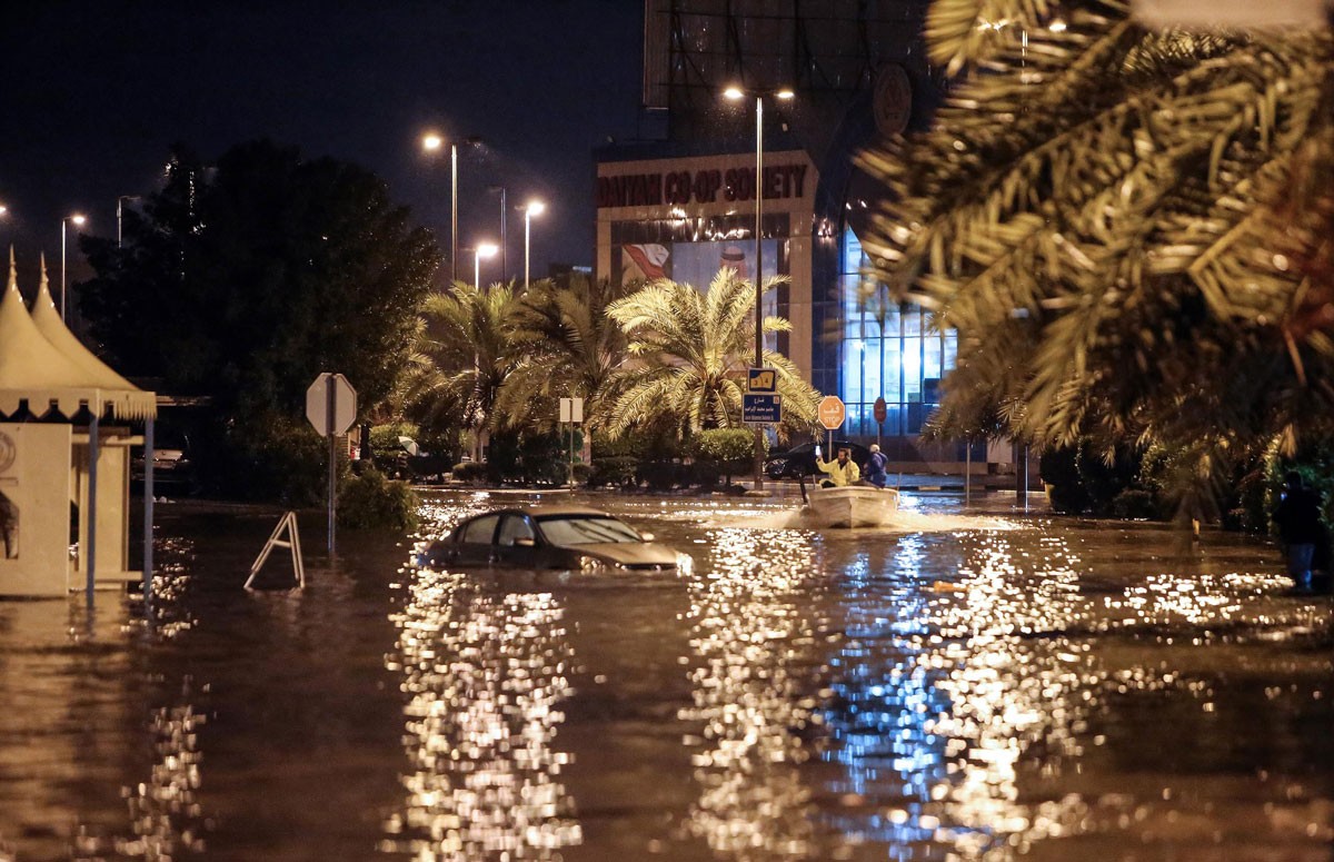 الكويت تستنفر لمواجهة تداعيات الطقس السيئ