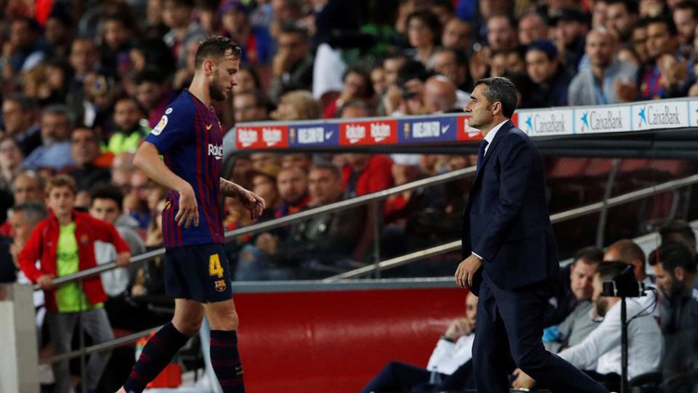 الإصابة تغيب الكرواتي راكيتيتش عن برشلونة أسبوعين