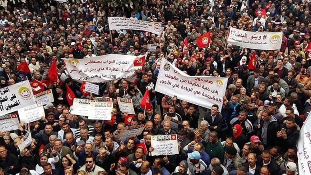 إضراب "غير مسبوق" للقطاع العمومي في تونس