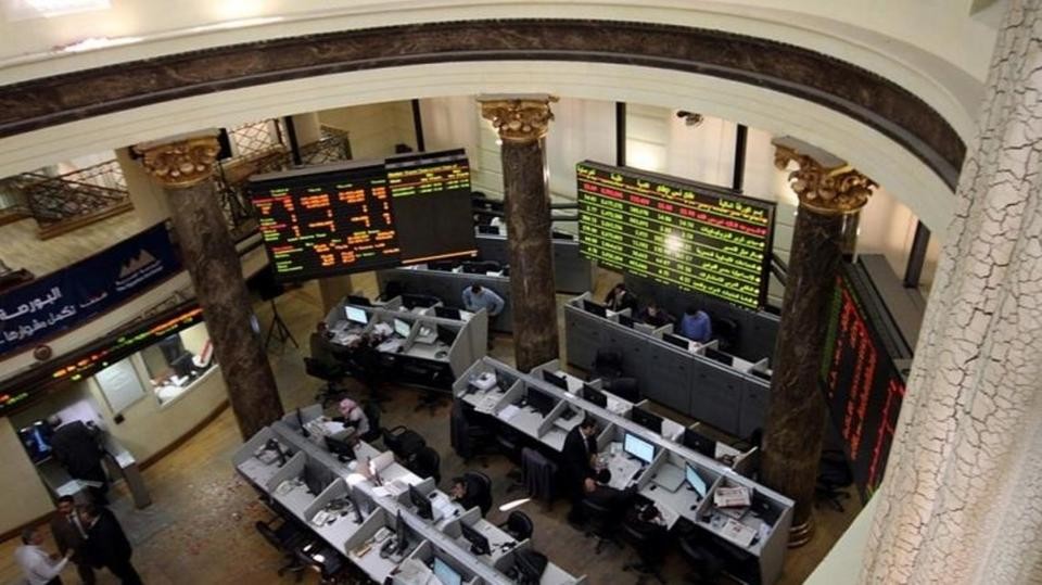 مشتريات المصريين تفشل في إنقاذ الأسهم من خسائر أسبوعية