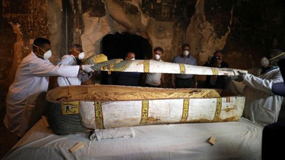 مصر .. الكشف عن مومياء امرأة بحالة جيدة داخل تابوت أثري لم يفتح من قبل