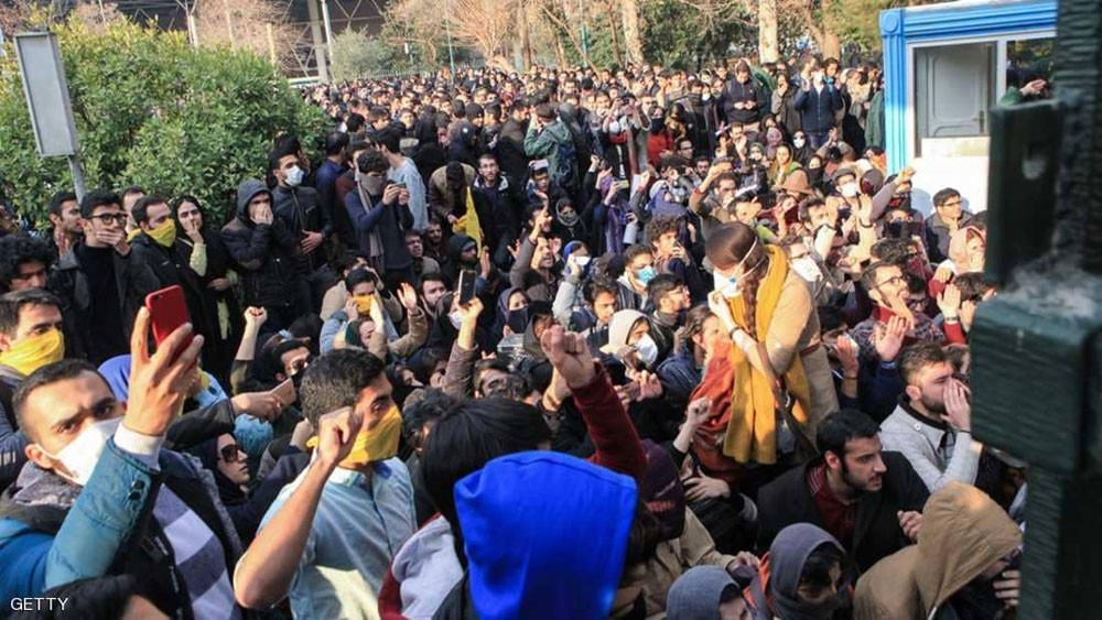  طهران تحاول كبح جماح الاحتجاجات بـ "عدو"