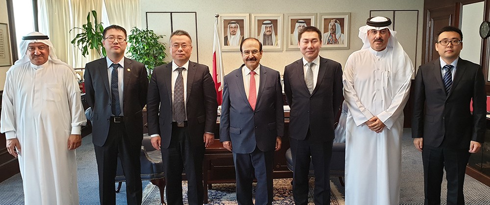 ميرزا يطلع وفدا صينيا على تجربة البحرين في قطاع الكهرباء والماء والطاقة المتجددة