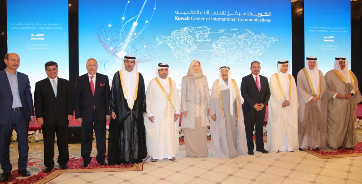 سمو أمير دولة الكويت يكرم الرئيس التنفيذي لهيئة المعلومات