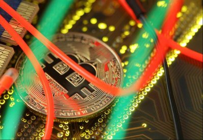 قيمة بيتكوين.. من 20 ألف دولار إلى 4 آلاف دولار