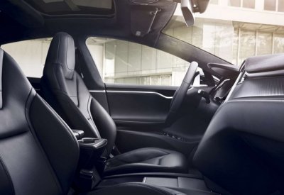 Tesla قطعت أكثر من مليار ميل بإستخدام نظام القيادة شبه الذاتية Autopilot