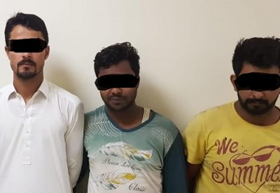 القبض على 3 آسيويين مشتبه  بسرقتهم  قطع المنيوم من إحدى الشركات