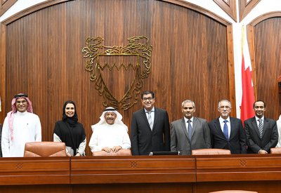 رئيس مجلس الشورى يدشن نظاما إلكترونيا جديدا في قاعة الجلسات