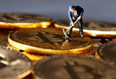  البيتكوين تهبط 8% في أولى جلسات الشهر الأخير من 2018
