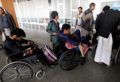وصول طائرة المصابين لمسقط..ووفد الحوثي إلى السويد اليوم