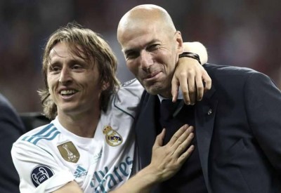 بعد 3 أعوام.. مودريتش يكشف "نبوءة المكتب" مع زيدان