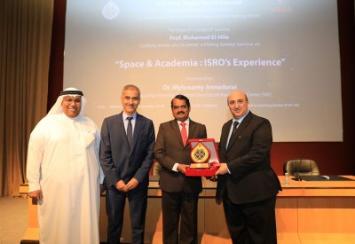 عالم الفضاء الهندي د. أنادوراي يحاضر بجامعة البحرين